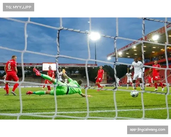 德甲俱乐部联合启动“校园足球战术工坊”，向青少年传授基础战术理念